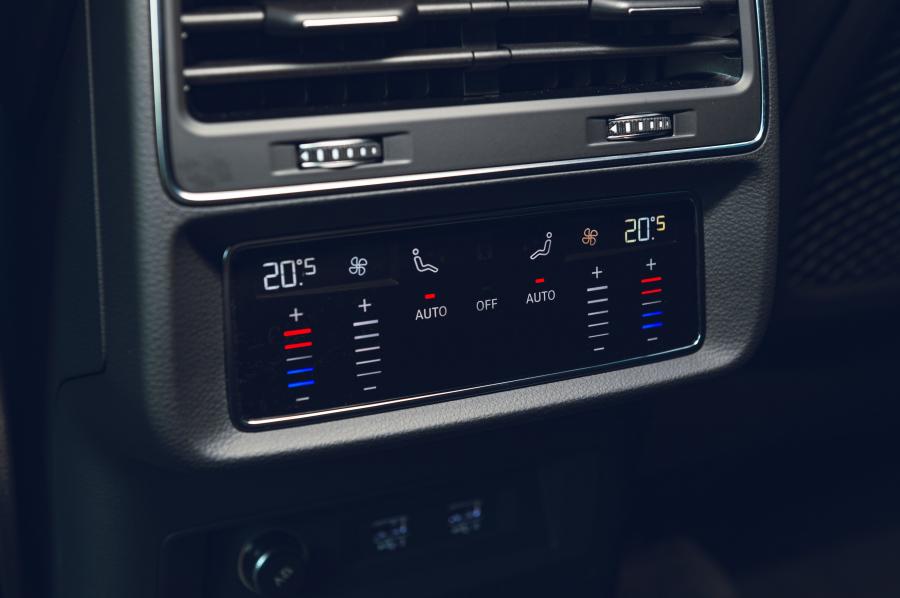Детали интерьера Audi SQ7 TDI (4M) 2019 года  (UK) (фото 12 из 46)